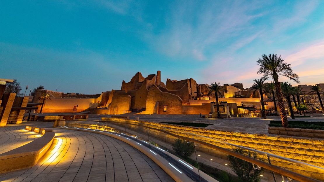 🇸🇦 السعودية توسّع تطوير الدرعية الثقافي مع تقدم مشاريع التراث ضمن رؤية 2030
